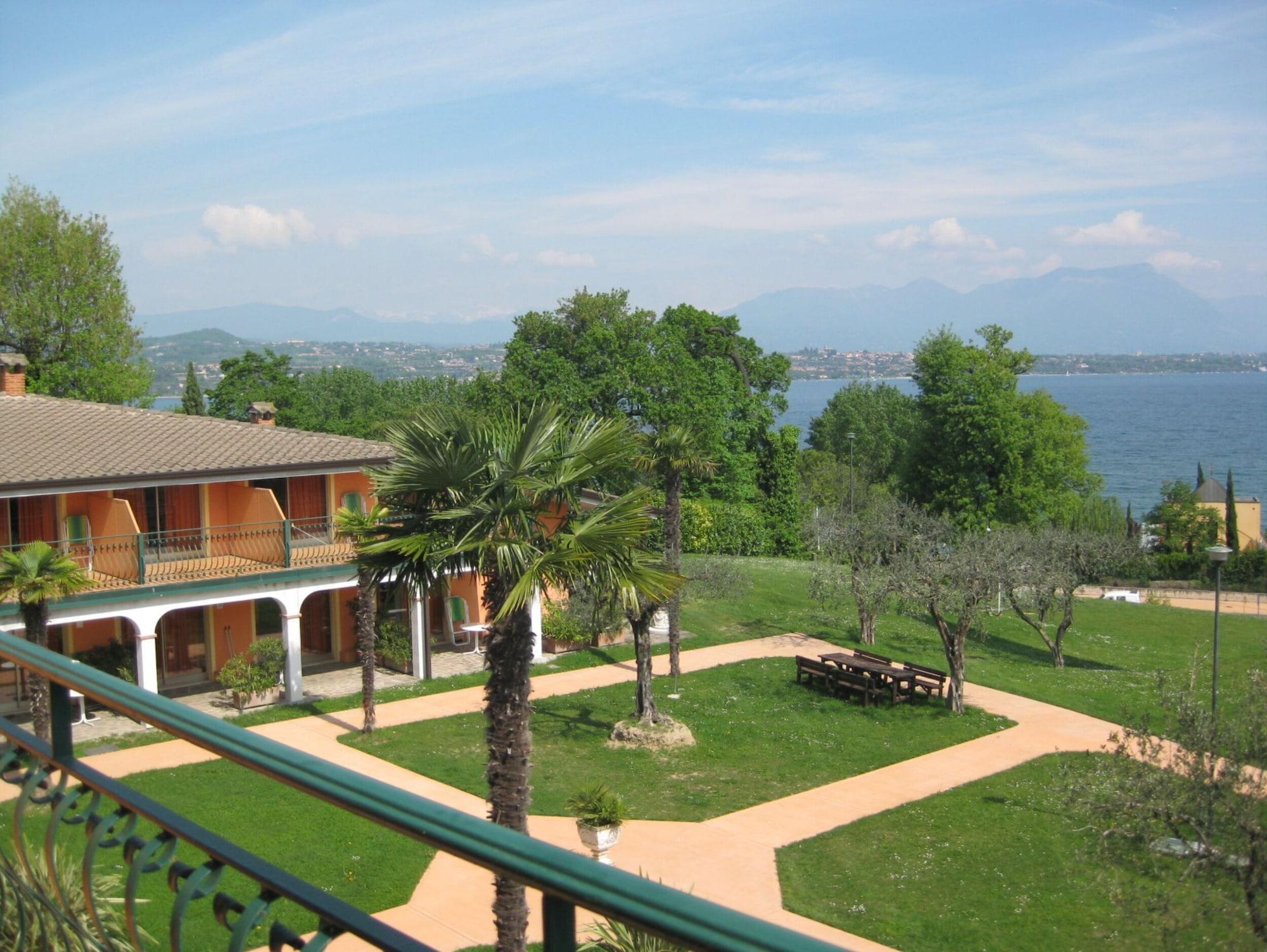 Desenzano Lake Village เดเซนซาโนเดลการ์ดา ภายนอก รูปภาพ